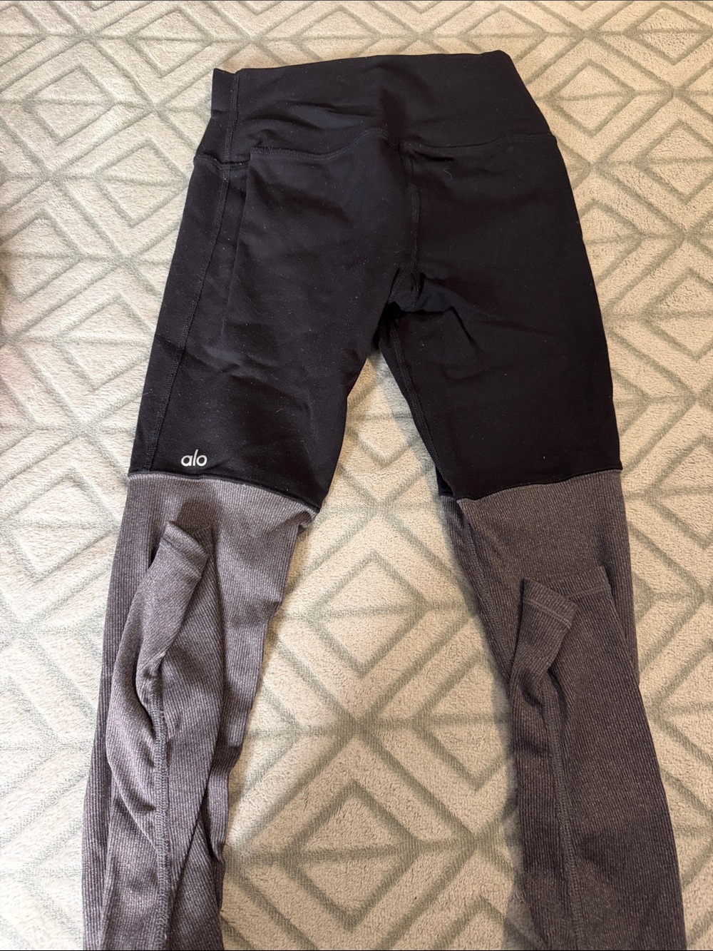 ALO Yoga women Two-Tone Colorblock Leggings - Black & Gray